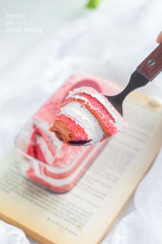 廣西桂林哪里學(xué)習(xí)蛋糕西點(diǎn),蛋糕培訓(xùn)費(fèi)用多少錢？一般學(xué)習(xí)多久？